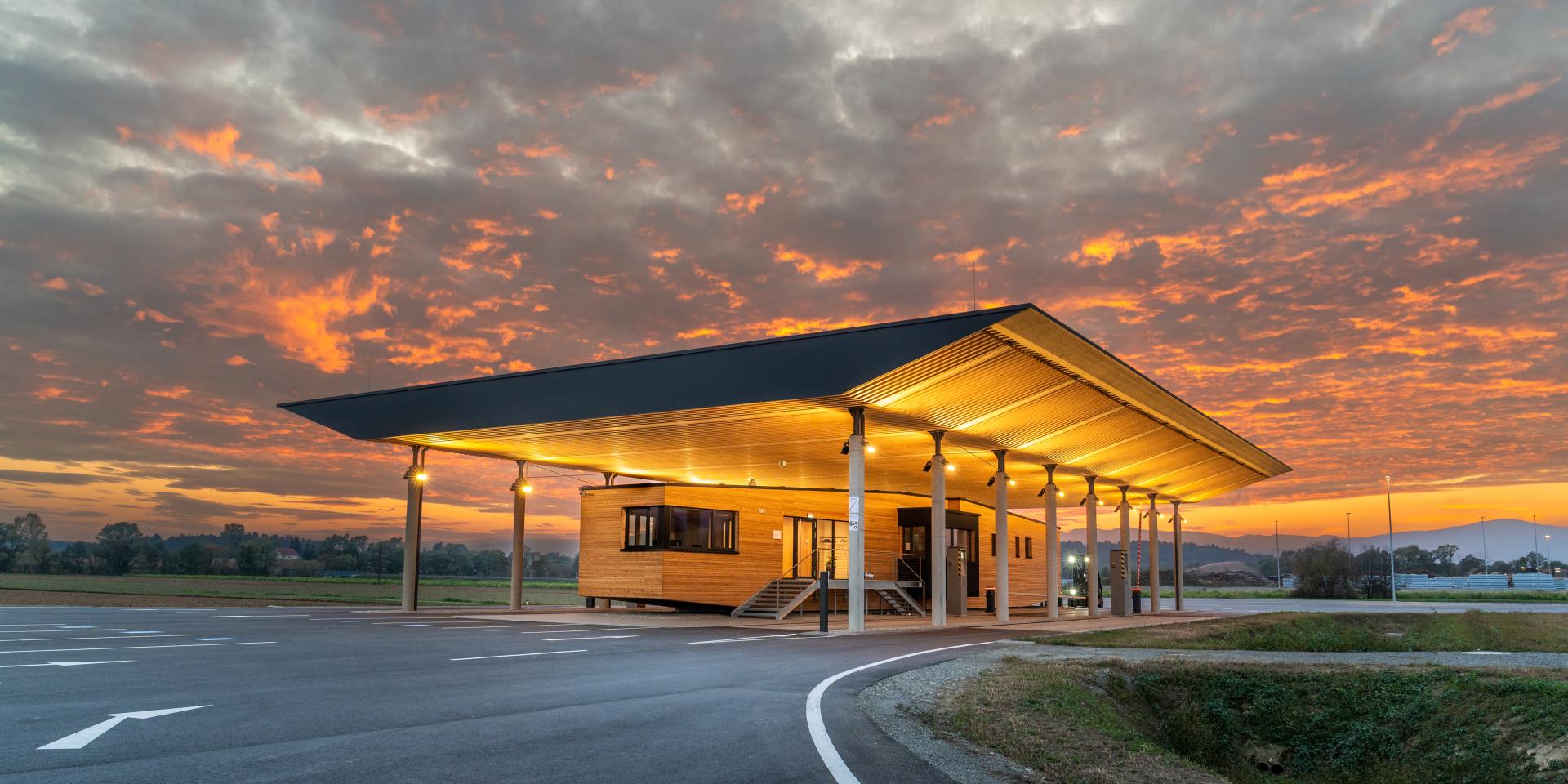 Den in den letzten Jahren im Bereich Maschinentechnik getätigten Investitionen am Standort der HASSLACHER PREDING Holzindustrie GmbH in Preding, Steiermark folgten nun auch Invest Den in den letzten Jahren im Bereich Maschinentechnik getätigten Investitionen am Standort der HASSLACHER PREDING Holzindustrie GmbH in Preding, Steiermark folgten nun auch Invest