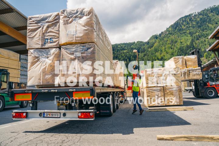 HNT STA AT SBG Beladung LKW Sachsenburg HNT STA AT SBG Beladung LKW Sachsenburg