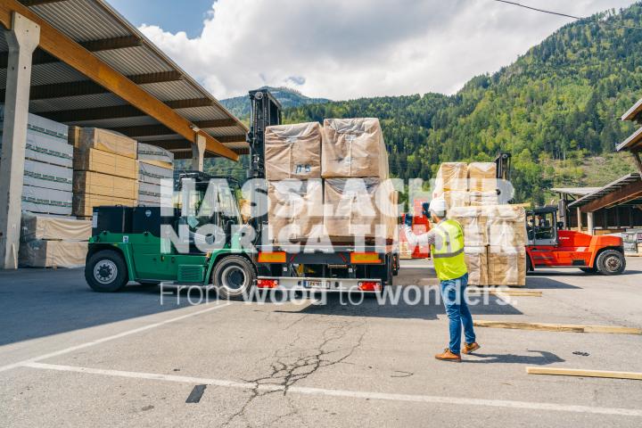 HNT STA AT SBG Beladung LKW Sachsenburg HNT STA AT SBG Beladung LKW Sachsenburg