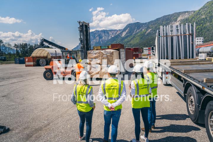 HNT STA AT SBG  Verladung Fürnitz Container 