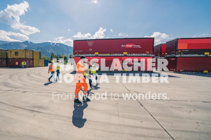 HNT STA AT SBG  Verladung Fürnitz Container 