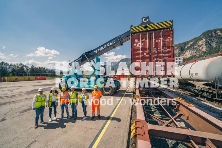 HNT STA AT SBG Verladung Fürnitz Container HNT STA AT SBG Verladung Fürnitz Container