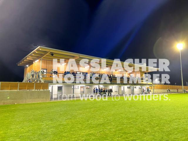 Tribüne und Vereinsgebäude Tribüne und Vereinsgebäude