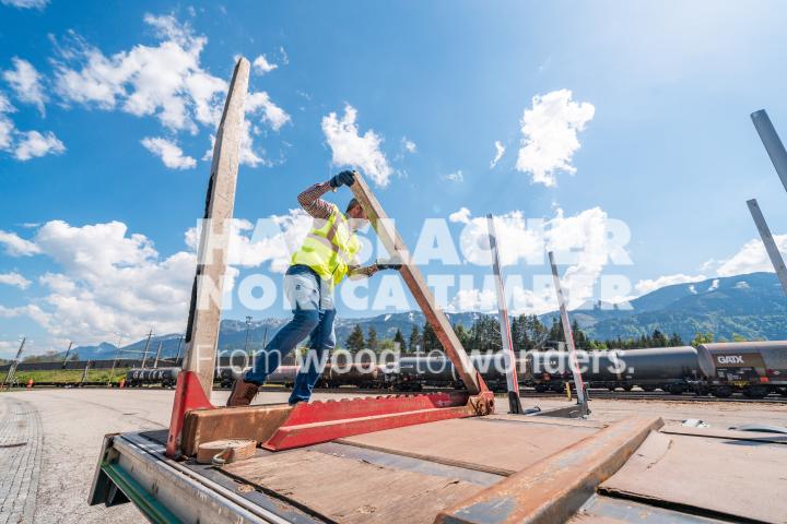 HNT STA AT SBG  Beladung Fürnitz Rundholz 