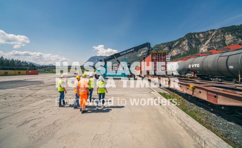 HNT STA AT SBG Verladung Fürnitz Container HNT STA AT SBG Verladung Fürnitz Container