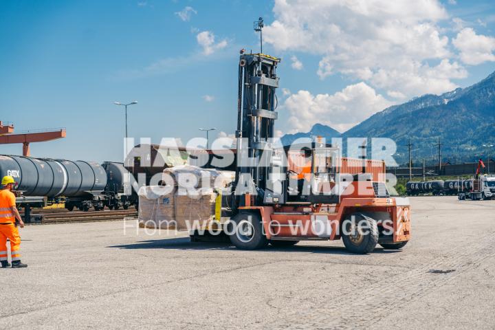 HNT STA AT SBG Verladung Fürnitz Container HNT STA AT SBG Verladung Fürnitz Container