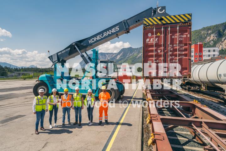 HNT STA AT SBG Verladung Fürnitz Container HNT STA AT SBG Verladung Fürnitz Container