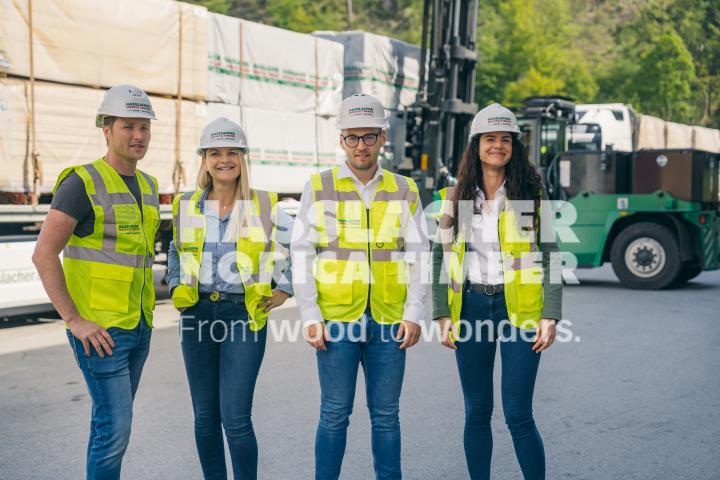 HNT STA AT SBG Beladung LKW Sachsenburg 