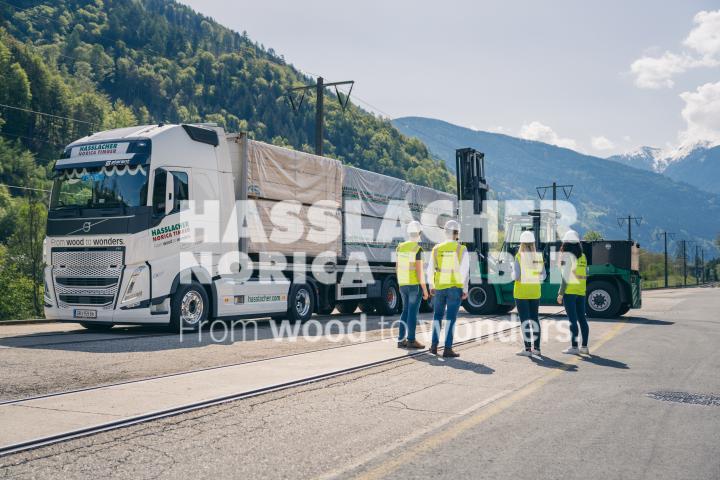 HNT STA AT SBG Beladung LKW Sachsenburg HNT STA AT SBG Beladung LKW Sachsenburg
