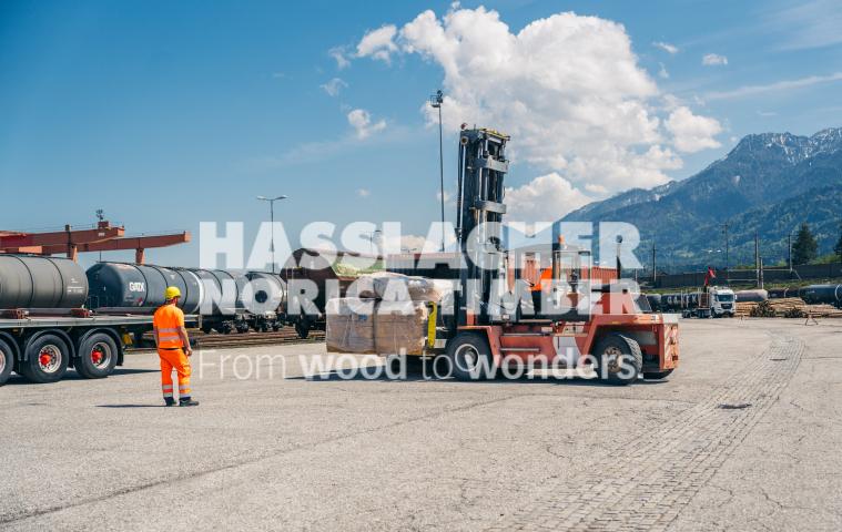 HNT STA AT SBG  Verladung Fürnitz Container 