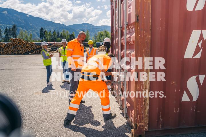 HNT STA AT SBG  Verladung Fürnitz Container 