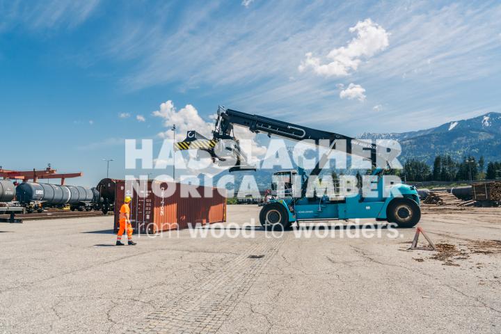 HNT STA AT SBG Verladung Fürnitz Container HNT STA AT SBG Verladung Fürnitz Container