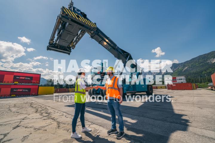 HNT STA AT SBG Verladung Fürnitz Container HNT STA AT SBG Verladung Fürnitz Container