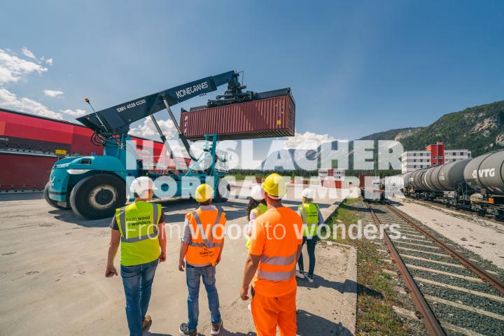 HNT STA AT SBG Verladung Fürnitz Container HNT STA AT SBG Verladung Fürnitz Container