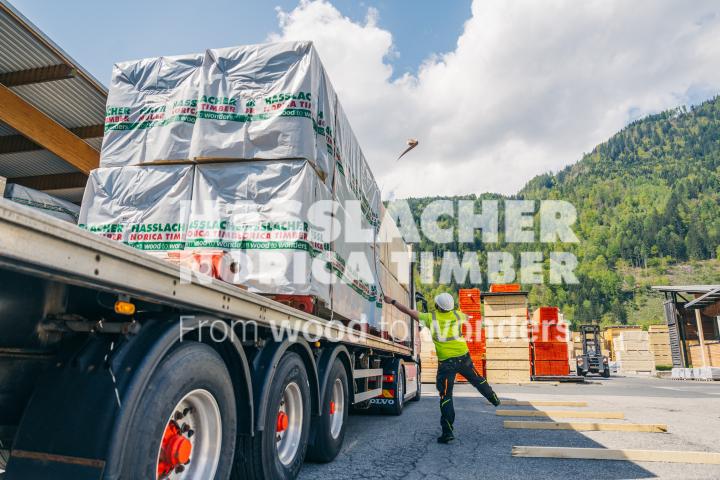 HNT STA AT SBG Beladung LKW Sachsenburg HNT STA AT SBG Beladung LKW Sachsenburg